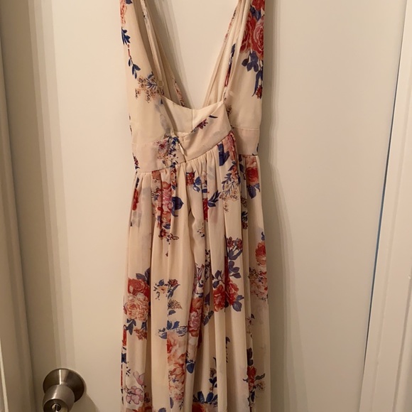 Beautiful dress - Picture 5 of 5